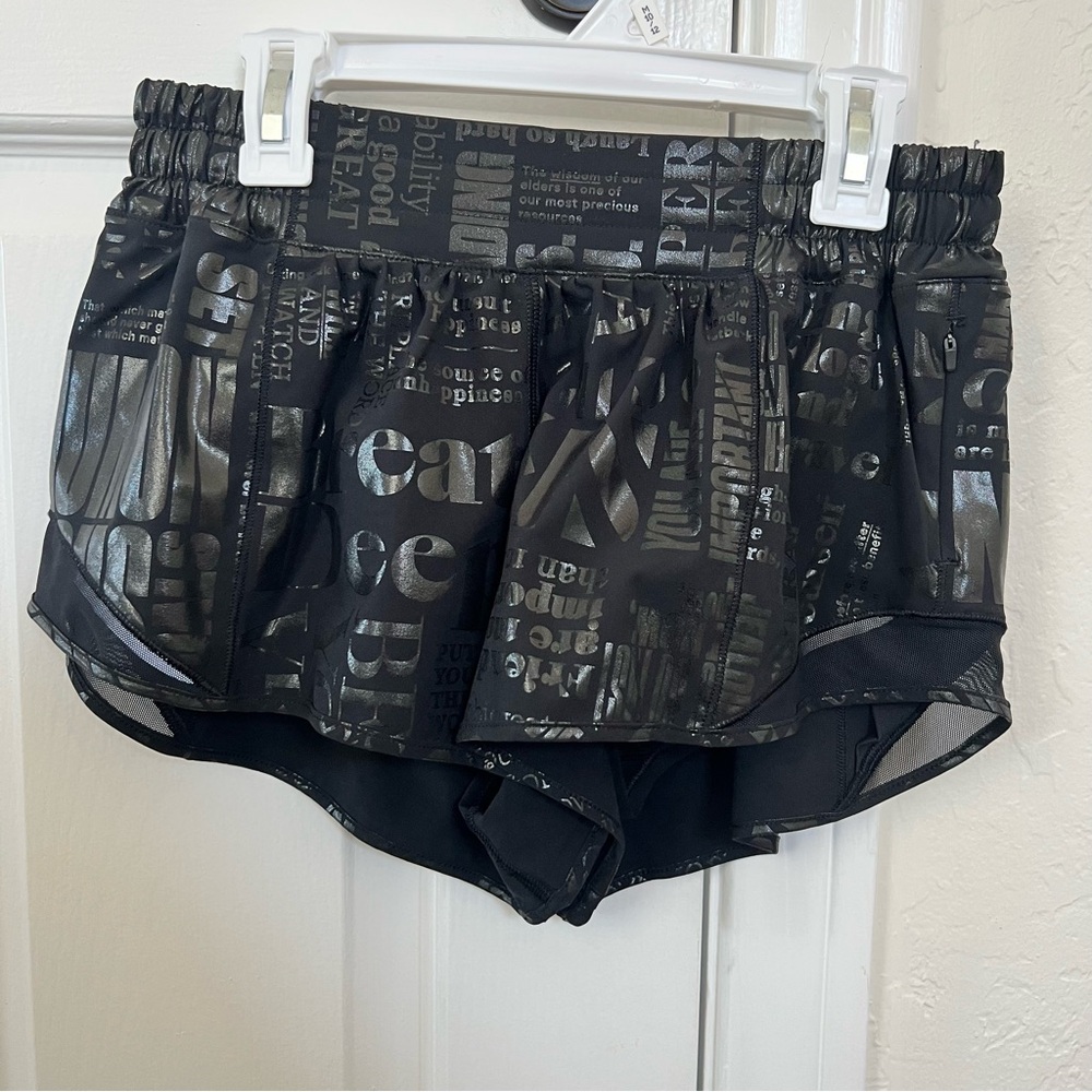 Lululemon Hotty Hot Low-Rise Lined Shorts 2.5” Black - Picture 3 of 8